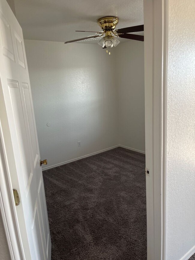 Building Photo - 3114 Oak Ln