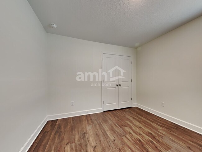 Building Photo - 914 Tan Tara Trl