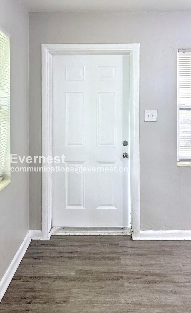 Building Photo - 913 E 11th Ave