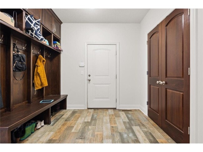 Building Photo - 4323 Cedar Lk Rd S