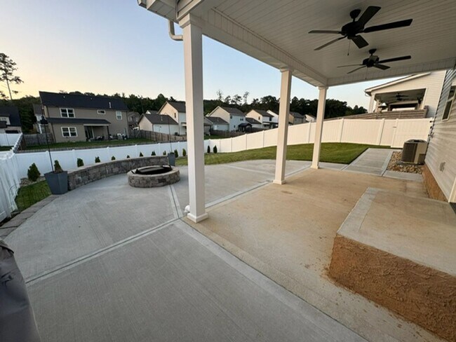 Building Photo - Knoxville 37920 - **COMING AVAILABLE August 1st** Beautiful single family home located in South K...