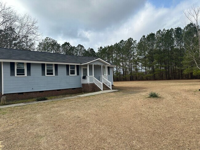 Building Photo - 824 Congaree Church Rd