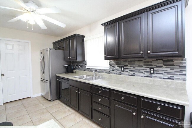 Building Photo - 4150 Oak Pointe Dr