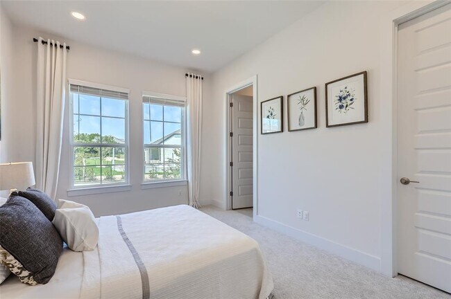 Building Photo - 704 Palamos Dr