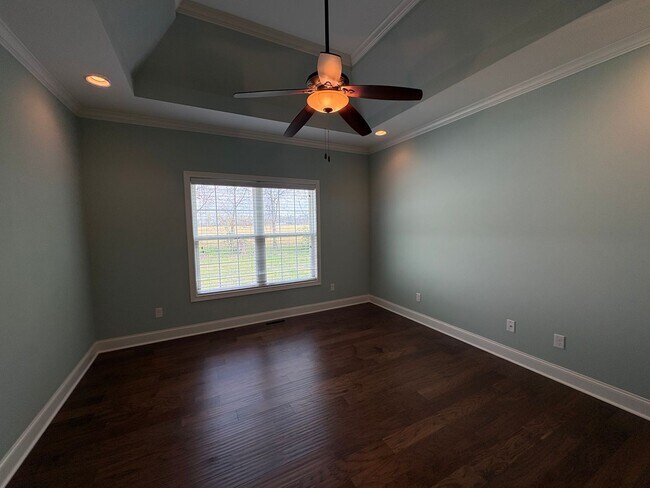 Building Photo - 3020 Equestrian Ct