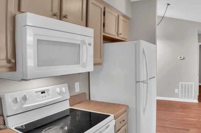 Building Photo - 25 Robin Way