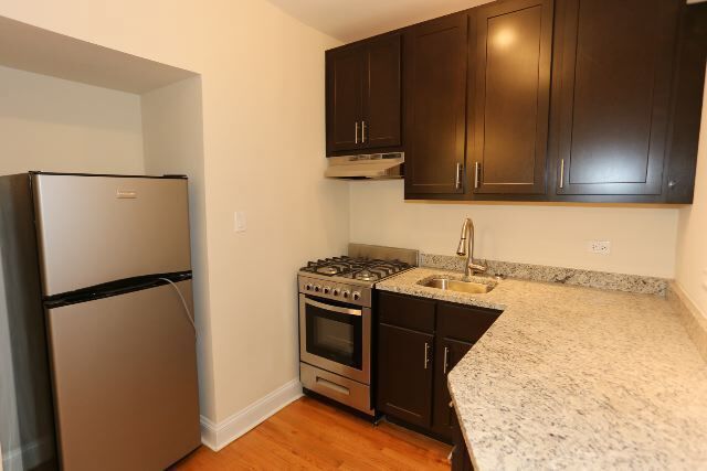 Building Photo - 618 W Patterson Ave