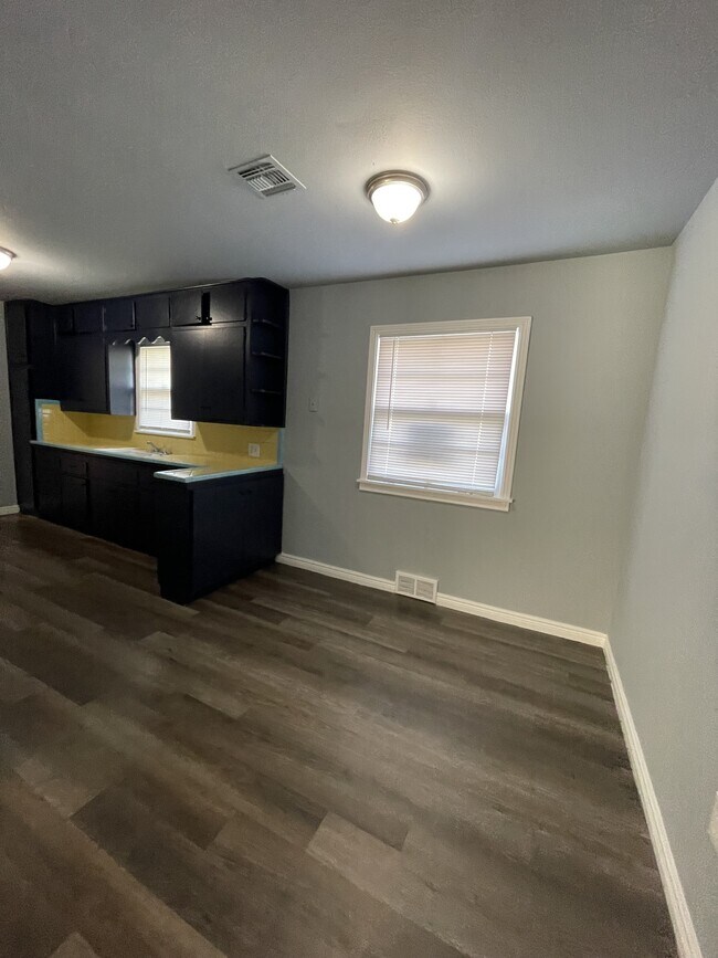 Building Photo - 722 NW 32nd St