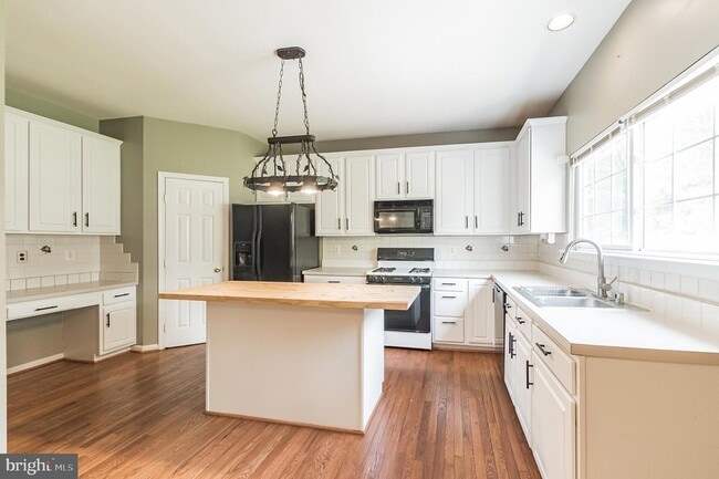 Building Photo - 43137 Binkley Cir