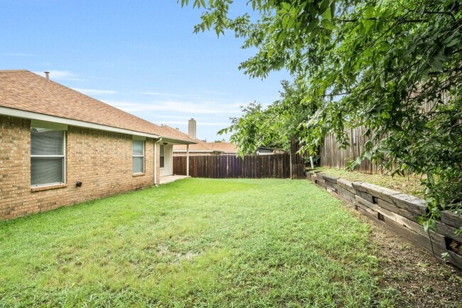 Building Photo - 203 Cain Dr