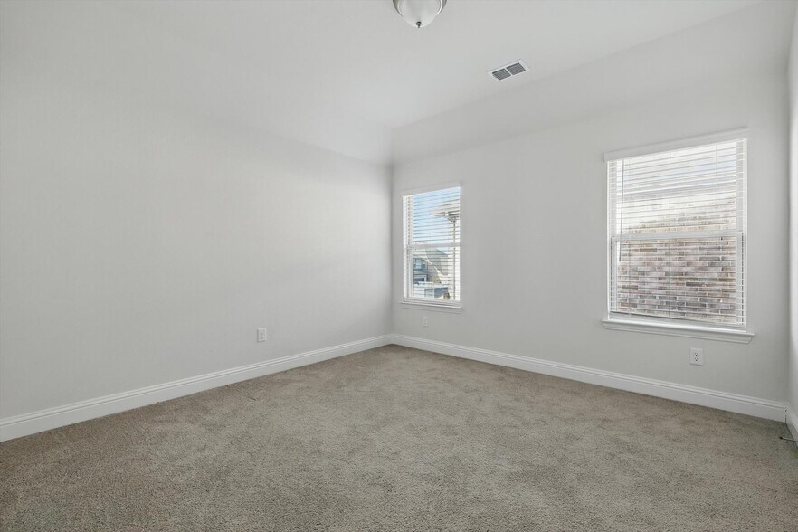 Building Photo - 1720 Blakely Pl