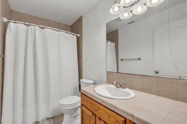 Building Photo - 3814 Sandcliff Dr