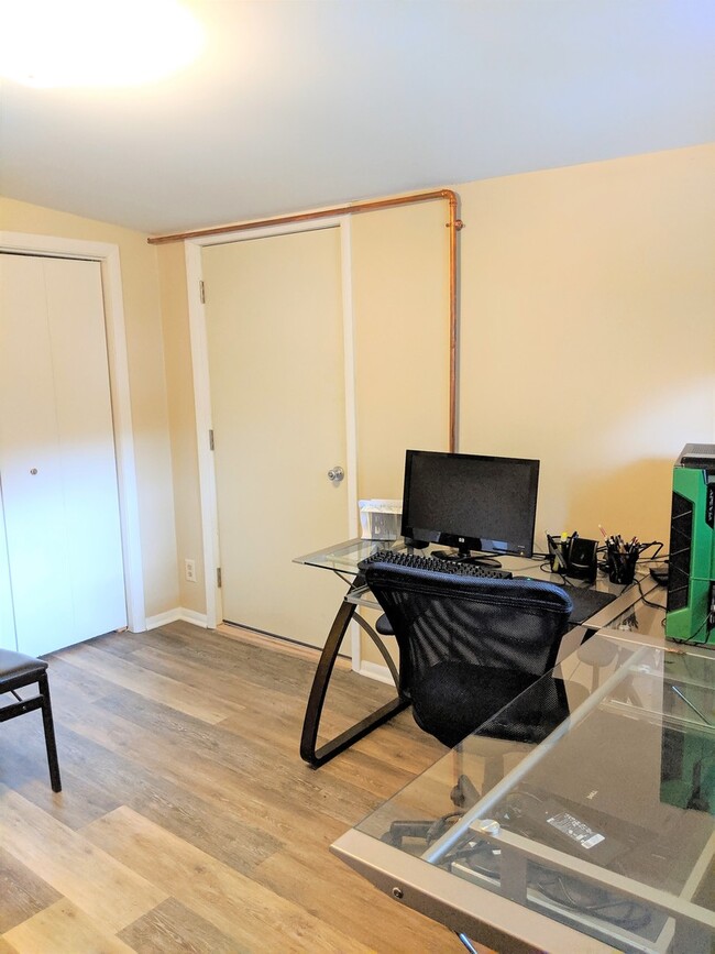 Building Photo - 2 Bedroom Remodeled Home with Lake Access