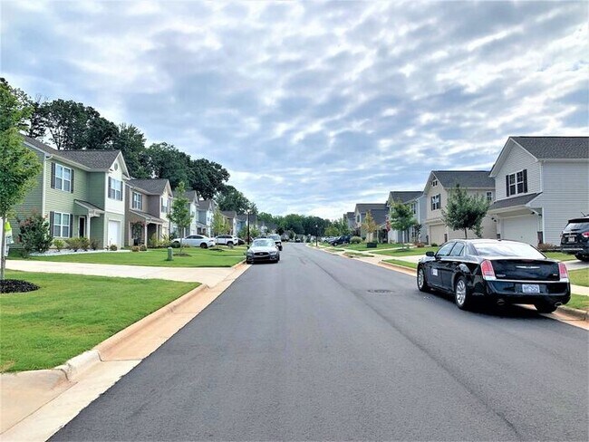 Building Photo - Newer Home in Reedy Fork, SS Appliance, Gr...