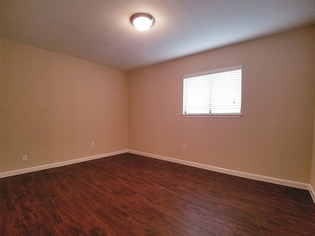 Building Photo - 6927 Tara Dr