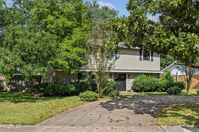 Building Photo - UNIVERSITY TERRACE!