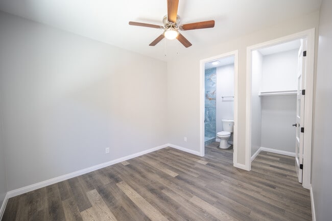 Building Photo - 4811 Iroquois Ave