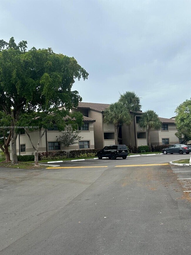 Building Photo - 9941 Nob Hill Ln