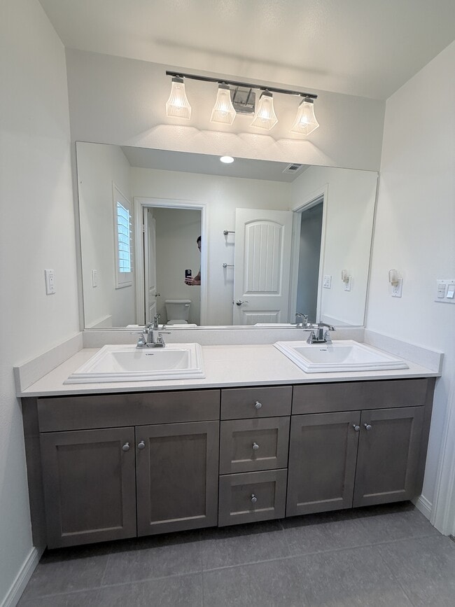 Building Photo - 672 Sage Brook Ct