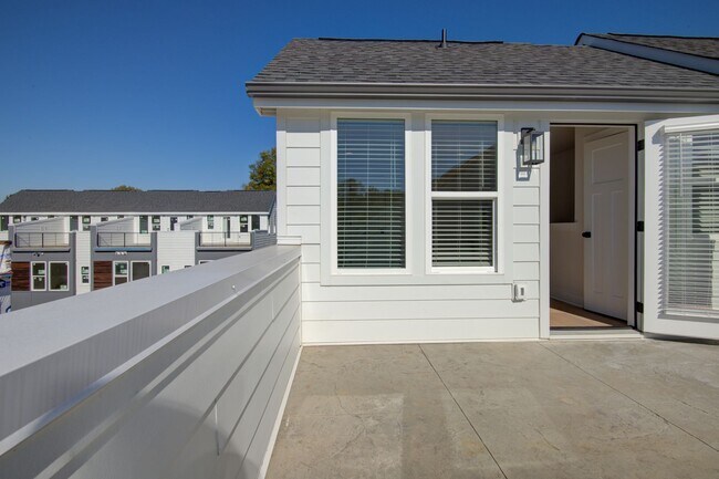 Building Photo - COMING SOON! Modern End-Unit Living Near Uptown | Rooftop Terrace + Tandem Garage