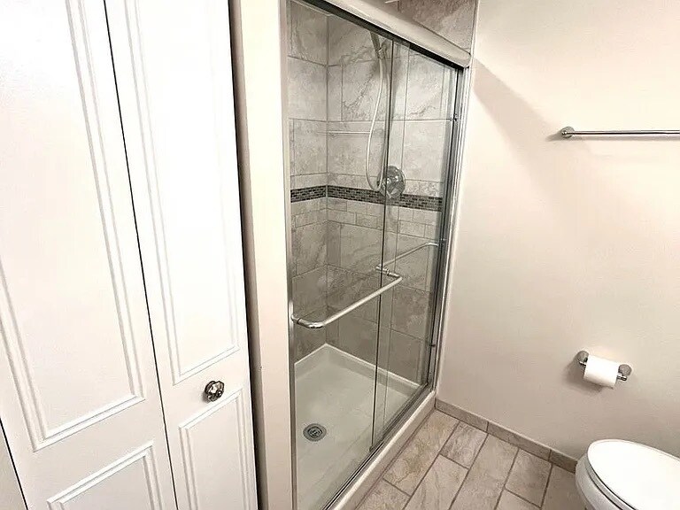 Building Photo - 429 Drummers Ln