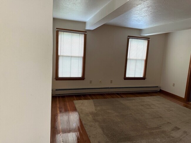 Building Photo - 32 Draper Ave