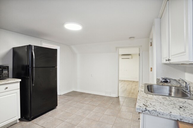 Building Photo - 940 N Carrollton Ave