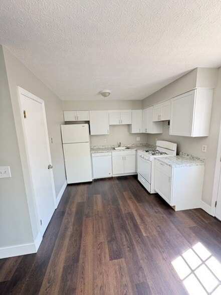 Building Photo - 7287 Chaparral Rd