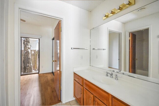 Building Photo - 2815 Rio Grande St