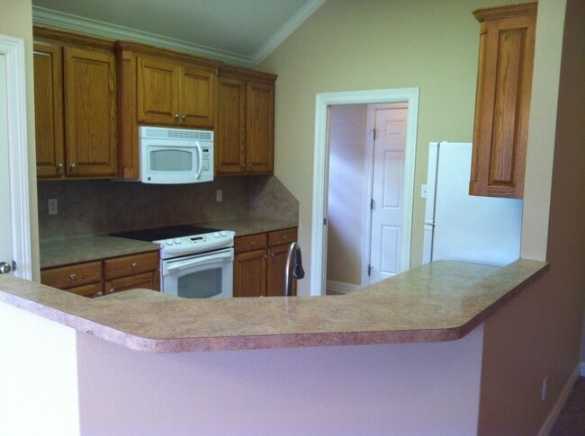 Building Photo - DOGWOOD SOUTH-GATED COMMUNITY-NICE HOME-CLOSE TO BAFB