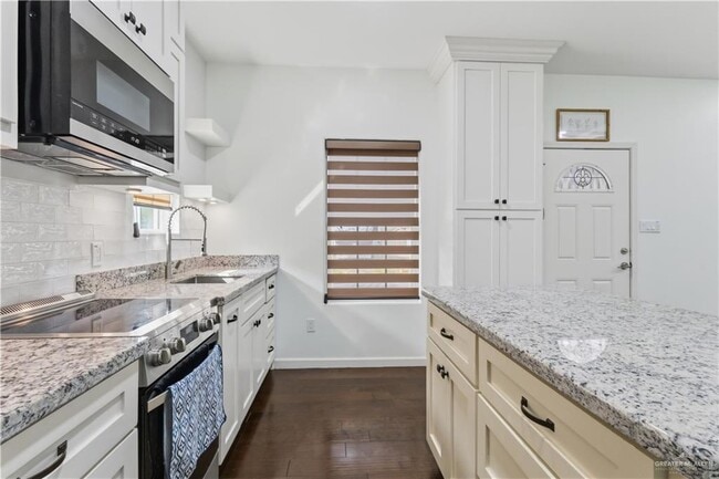 Building Photo - 17 Melanie Dr