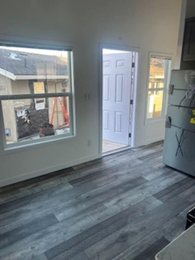 Building Photo - 913 Whittier Ave