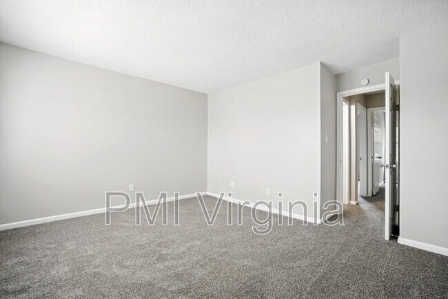 Building Photo - 1077 Commonwealth Pl
