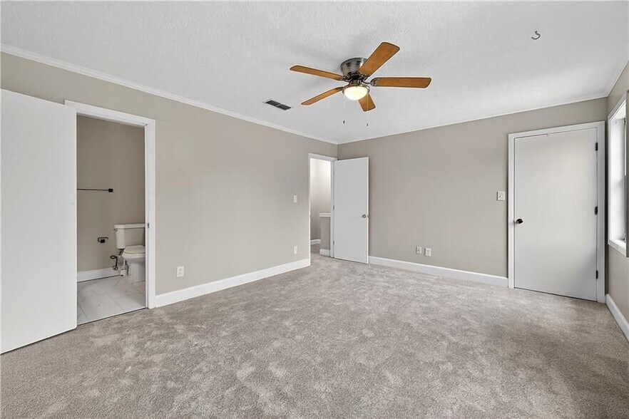 Building Photo - 679 Anderson Walk