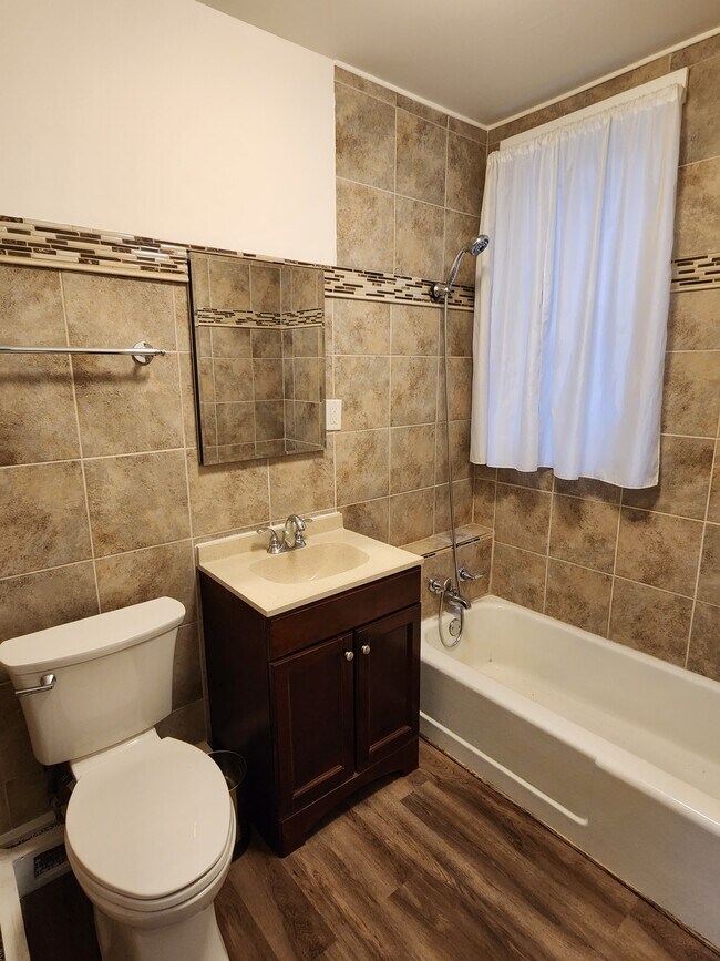 Bathroom - 627 N Drake Ave