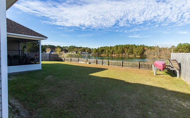 Building Photo - Spacious 3BD/2BA Home in Hahira with Scree...