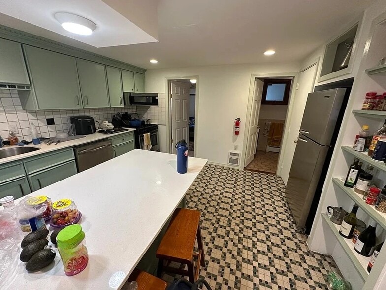 Building Photo - 8 Fulkerson St