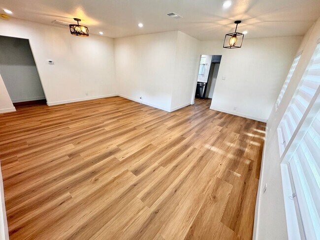 Building Photo - Beautifully Remodeled 3-Bedroom Home in Al...