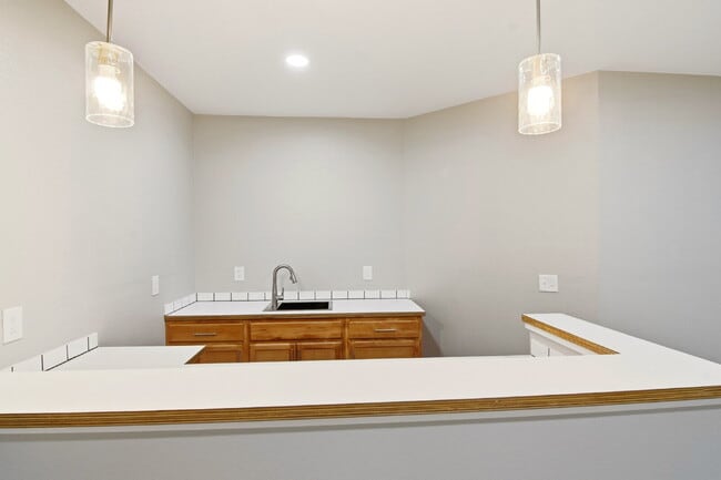 Building Photo - $2,940.45 - 4 Bed, 3 Bath Townhome In Commerce City with Central AC and In Unit Laundry!