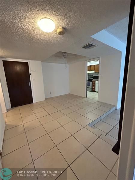 Building Photo - 3730 Inverrary Dr