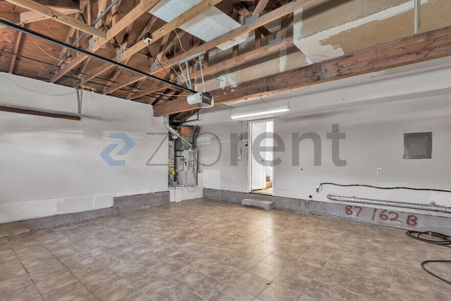 Building Photo - Unit
