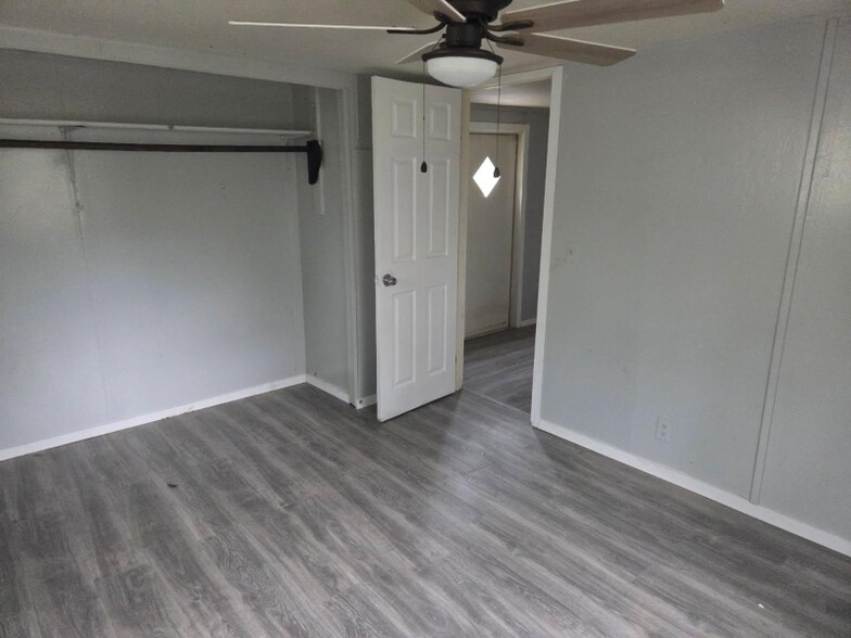 Building Photo - 2 B Harding St