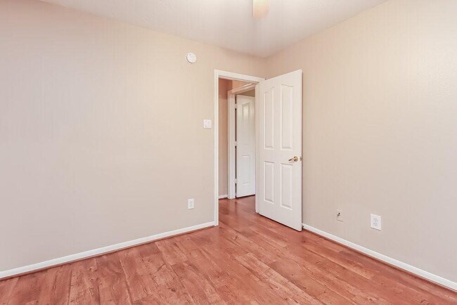 Building Photo - 22926 Sugar Bear Dr