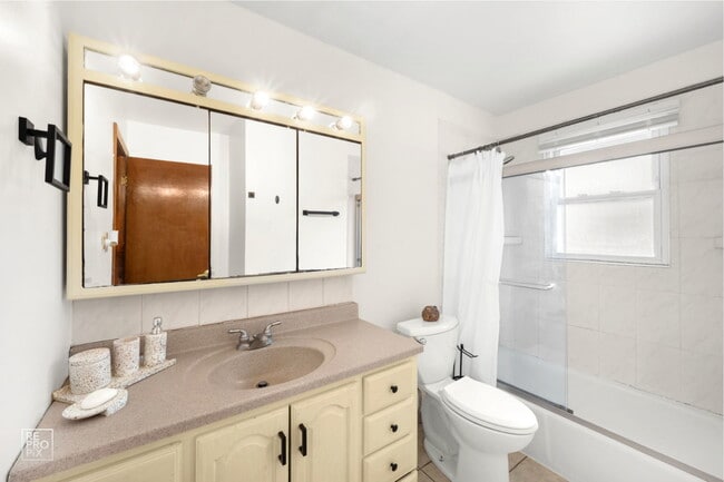 Building Photo - 7218 W 110th Pl