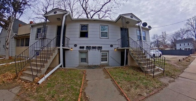 Building Photo - 3D Tour Available - Centrally located 1 bedroom unit in 4 plex with Washer and Dryer on site! Ava...