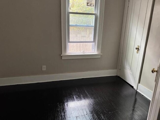 Building Photo - 1927 Clifford Ave