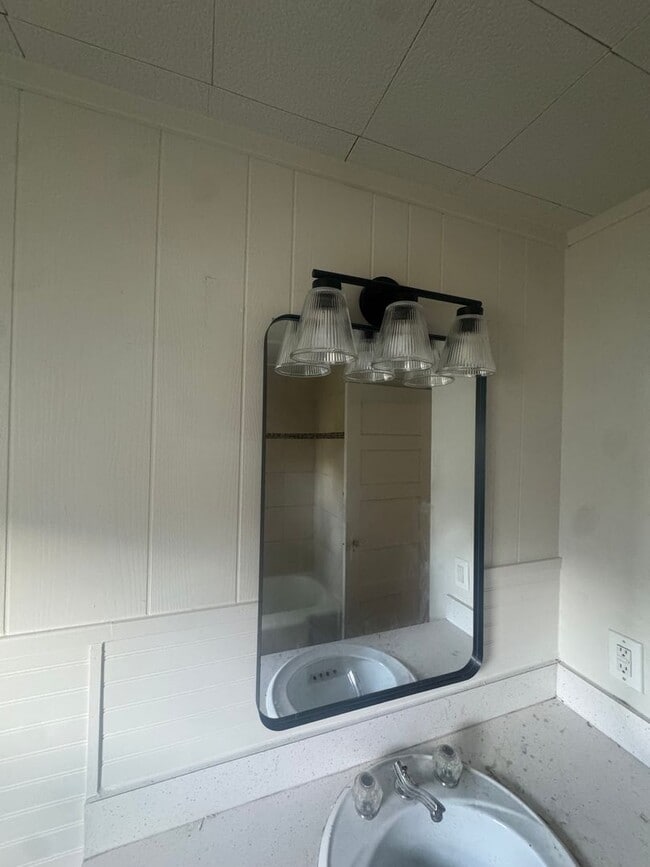 Building Photo - NEWLY RENOVATED - CHARMING 3/2 with STORAGE UNIT and COVERED PARKING