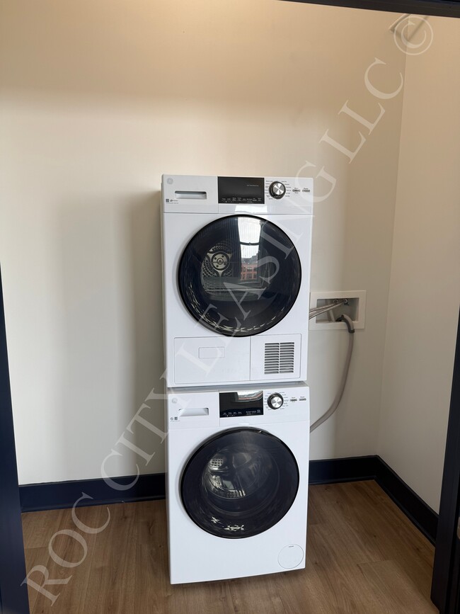 Building Photo - 151 St Paul St