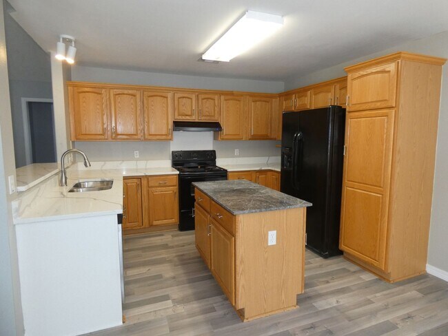 Building Photo - Spacious 3-Bedroom Home - Pace