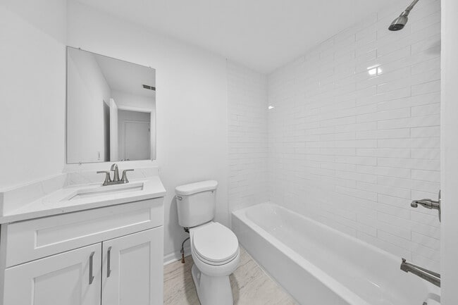 Building Photo - 3037 N Southport Ave